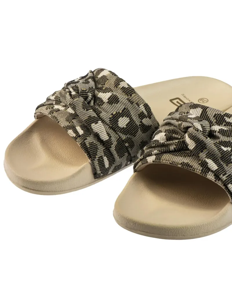 Дамски чехли с леопардов принт от Marc & André