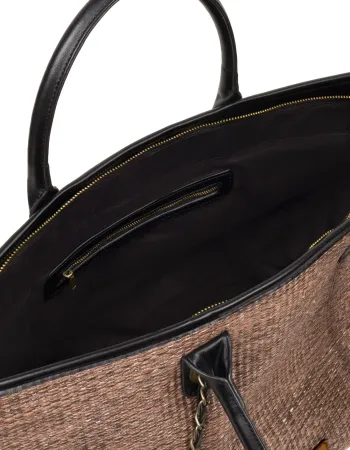 Елегантна чанта с верижка в кафяв цвят