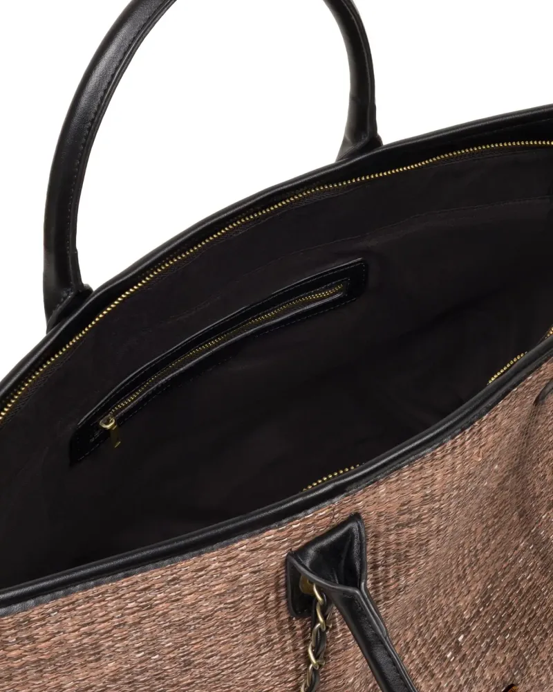 Елегантна чанта с верижка в кафяв цвят