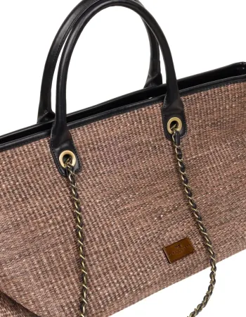 Елегантна чанта с верижка в кафяв цвят