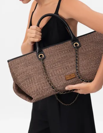Елегантна чанта с верижка в кафяв цвят