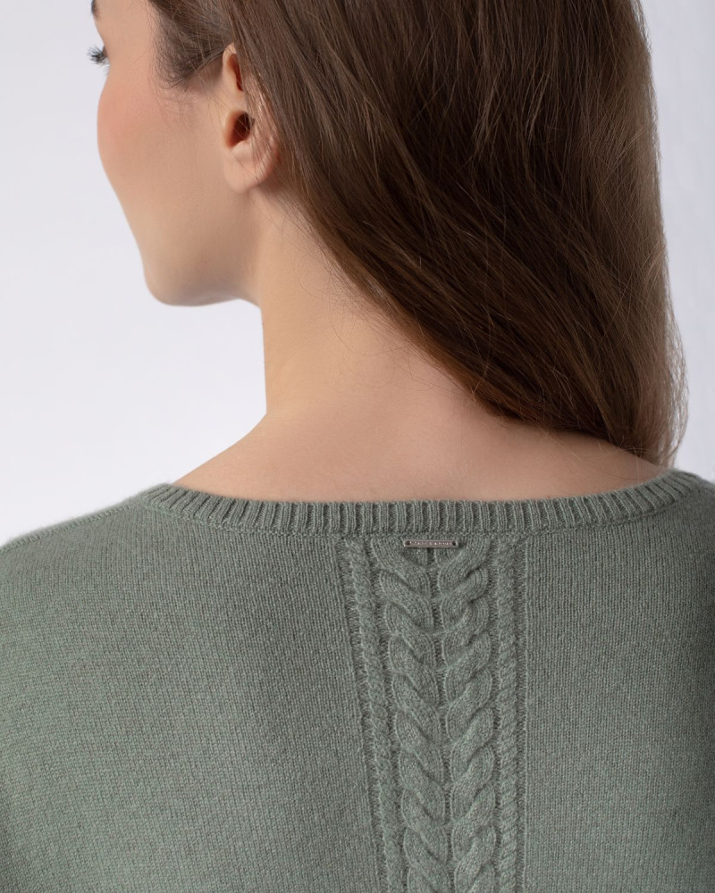 Кашмирен пуловер с V-образно деколте