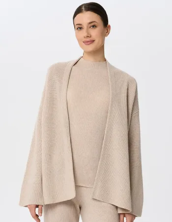 Жилетка от фин кашмир беж QUIET MOTION