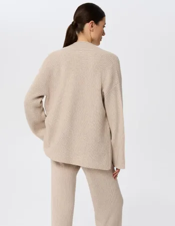 Жилетка от фин кашмир беж QUIET MOTION