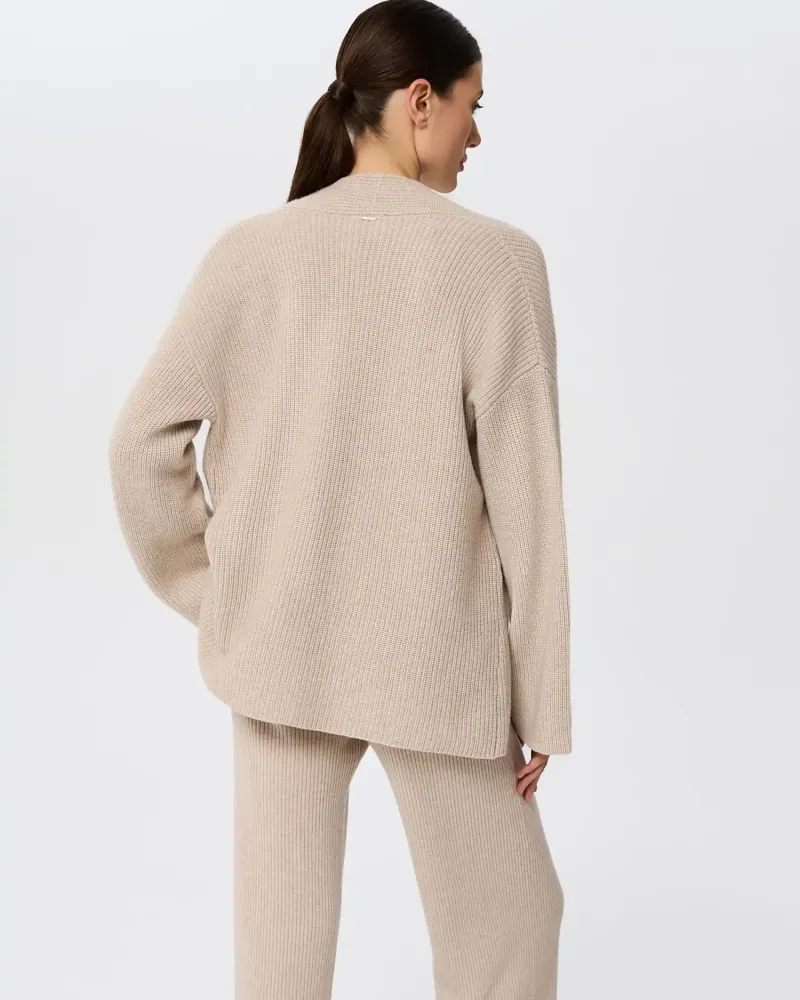 Жилетка от фин кашмир беж QUIET MOTION