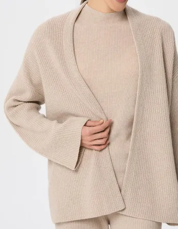 Жилетка от фин кашмир беж QUIET MOTION