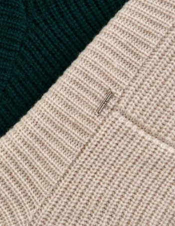 Жилетка от фин кашмир беж QUIET MOTION