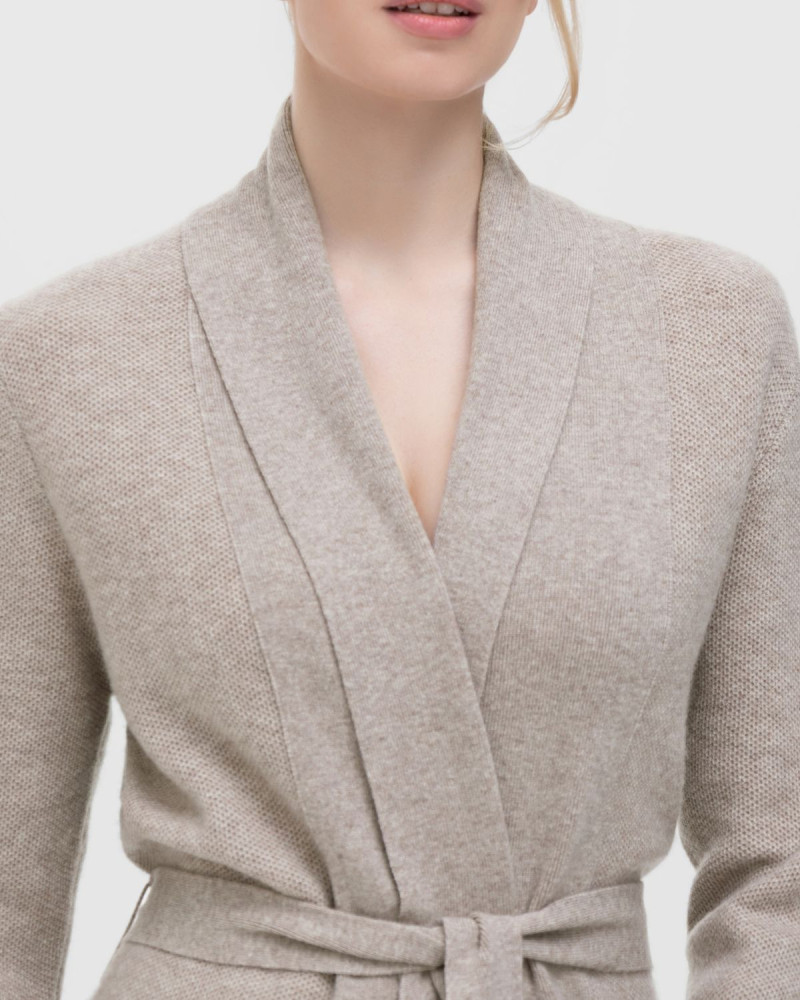 Кашмирена жилетка в светъл цвят LAYERED LINES