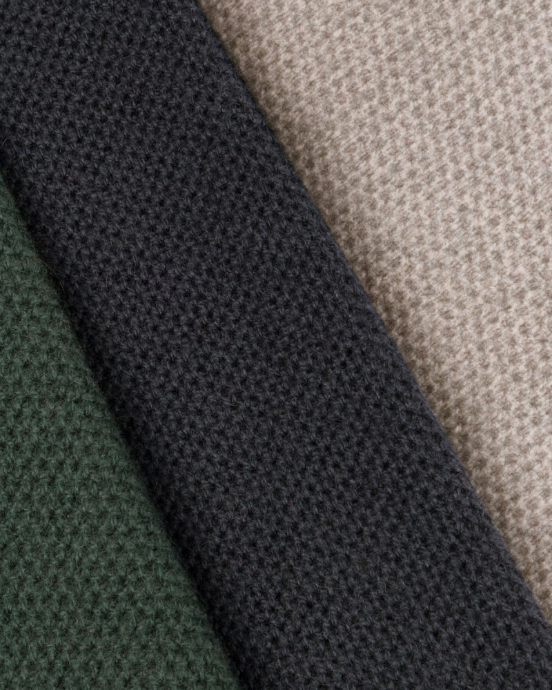 Кашмирена жилетка в графитено сиво LAYERED LINES