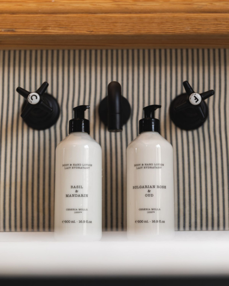 Лосион за ръце и тяло Black Orchid & Lily . 500 ml