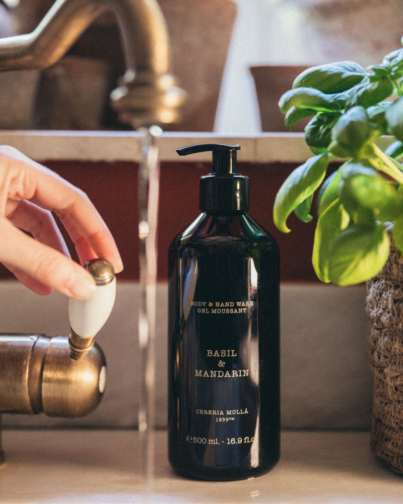 Течен сапун за ръце и тяло Bulgarian Rose & Lily 500 ml