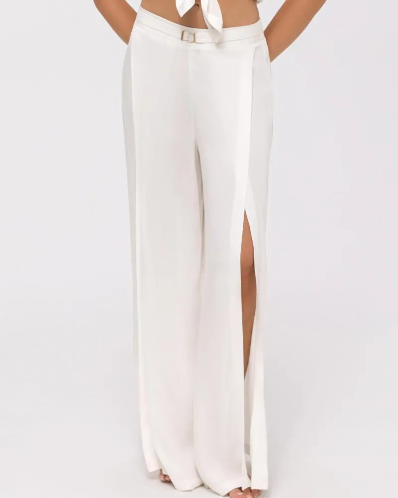 Бял дамски панталон с висока талия Day & Night