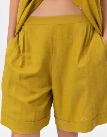 Къси ленени панталони в жълт цвят Shiny Linen