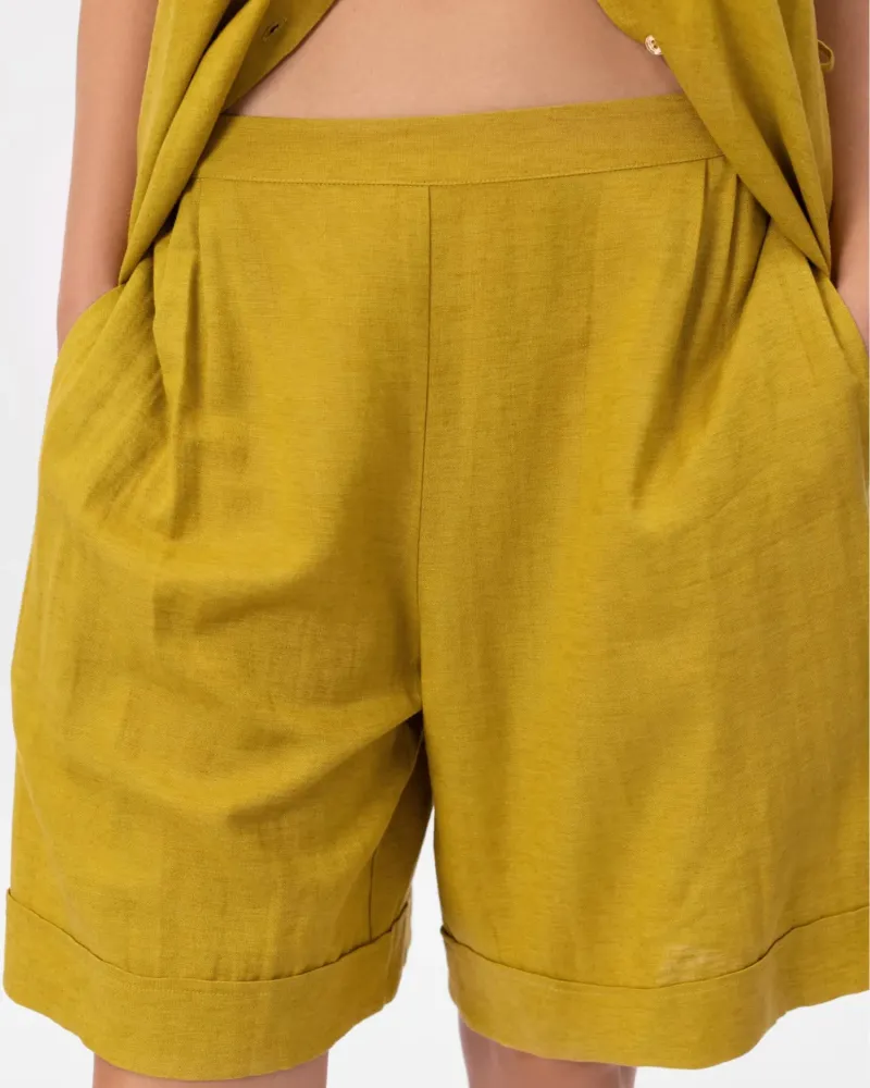 Къси ленени панталони в жълт цвят Shiny Linen