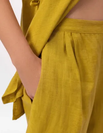 Къси ленени панталони в жълт цвят Shiny Linen