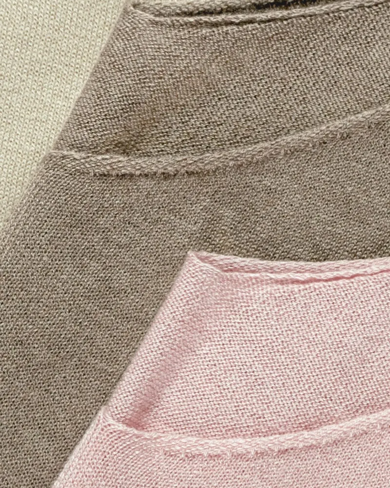 Елегантен топ от коприна и кашмир цвят беж ENDLESS BLISS