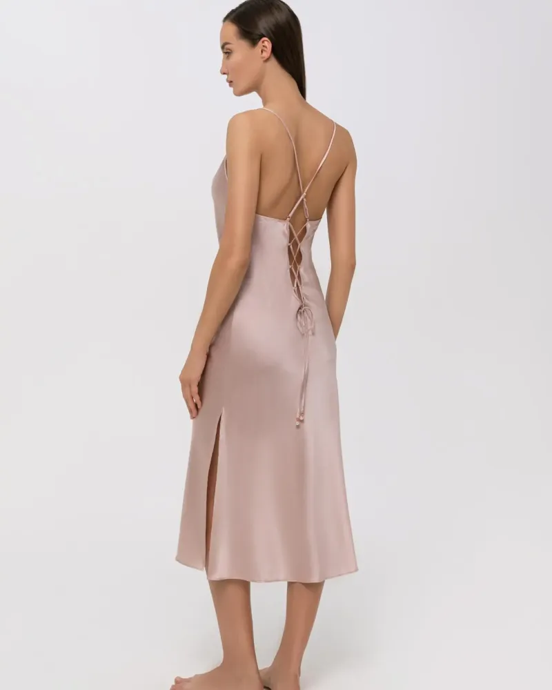 Копринена нощница в сребристо - розов нюанс Divine