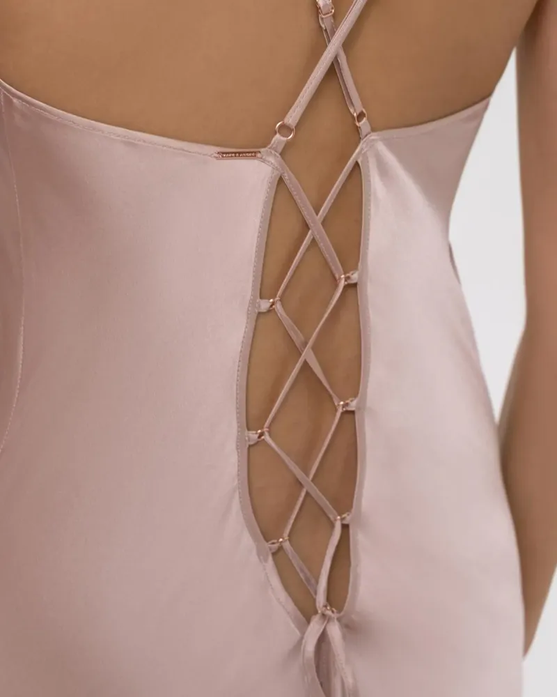 Копринена нощница в сребристо - розов нюанс Divine