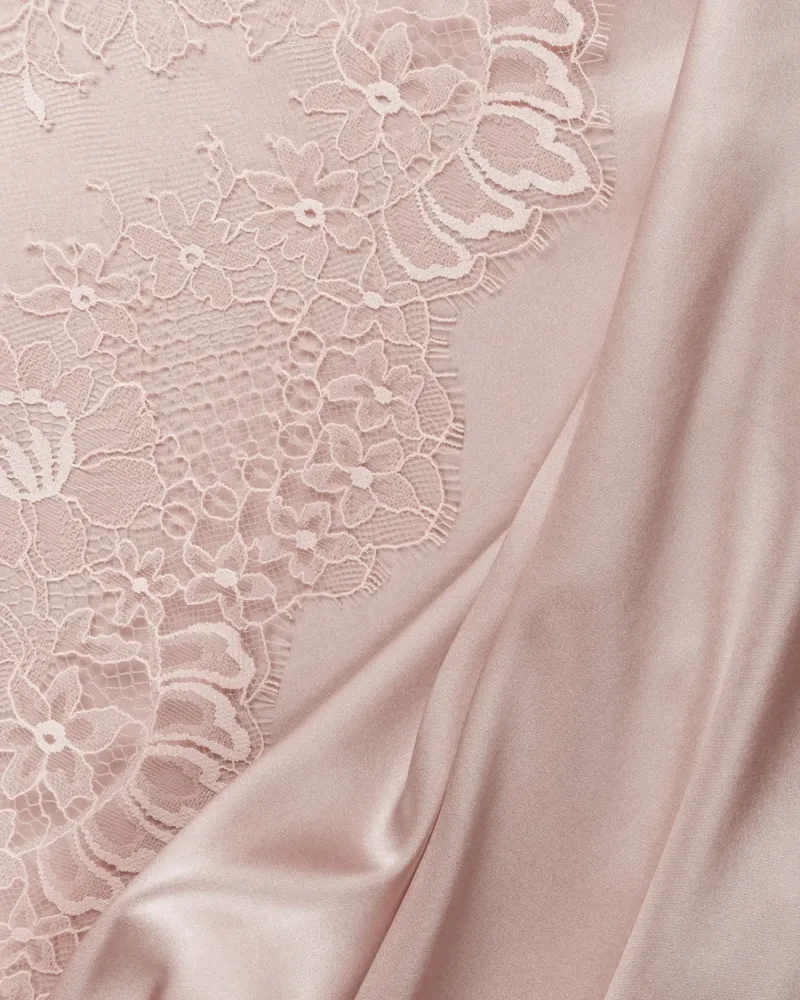 Копринена нощница в сребристо - розов нюанс Divine