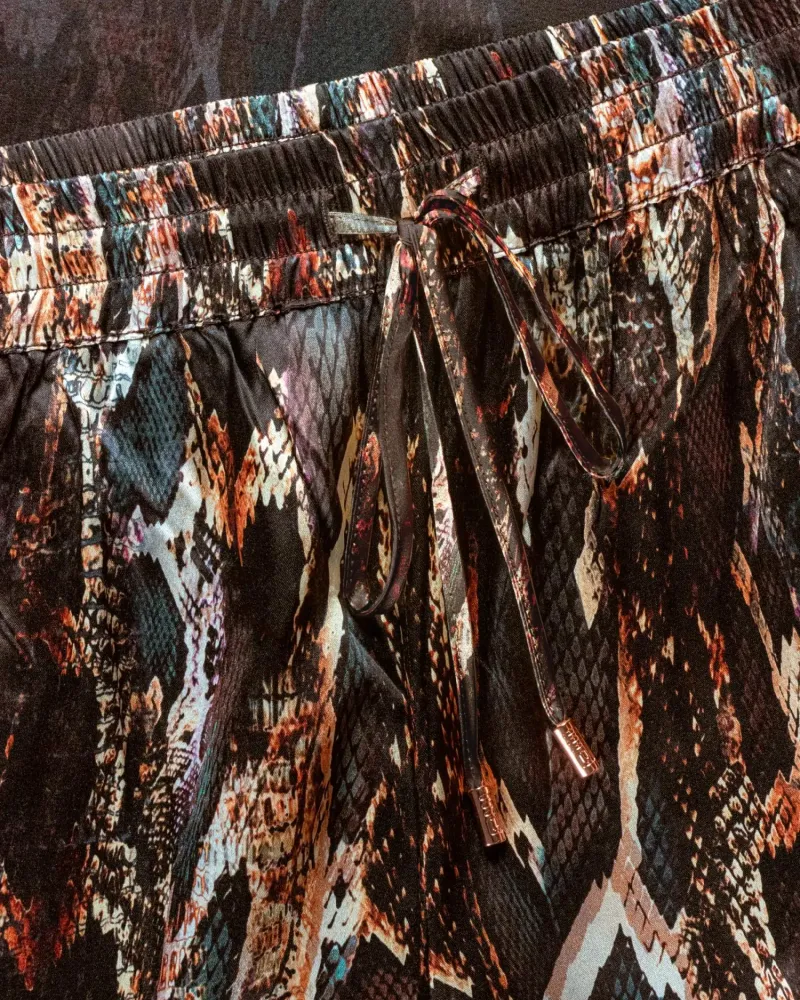 Копринени шорти - пижама със змийски принт Fearless