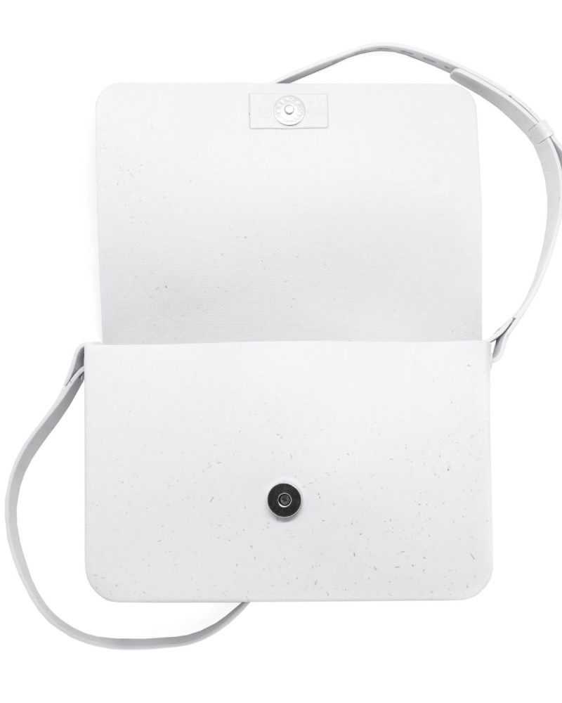 Бяла чанта през рамо