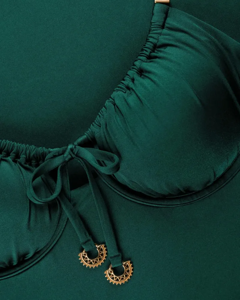 Цял бански с банели  Capricious