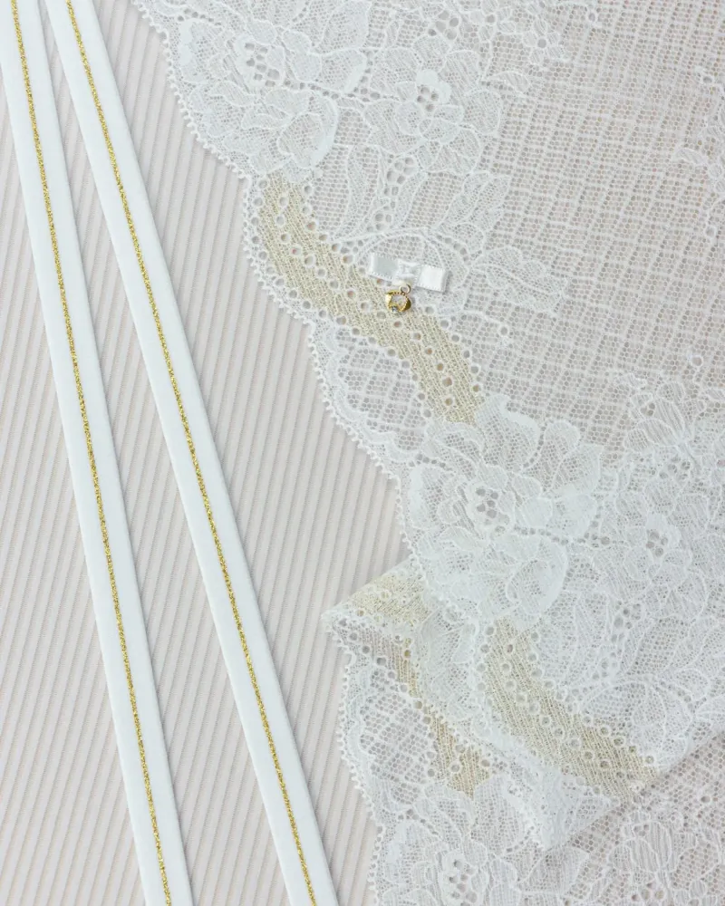 Сутиен с мека чашка и банел Embracing, луксозно бельо от Marc and Andre