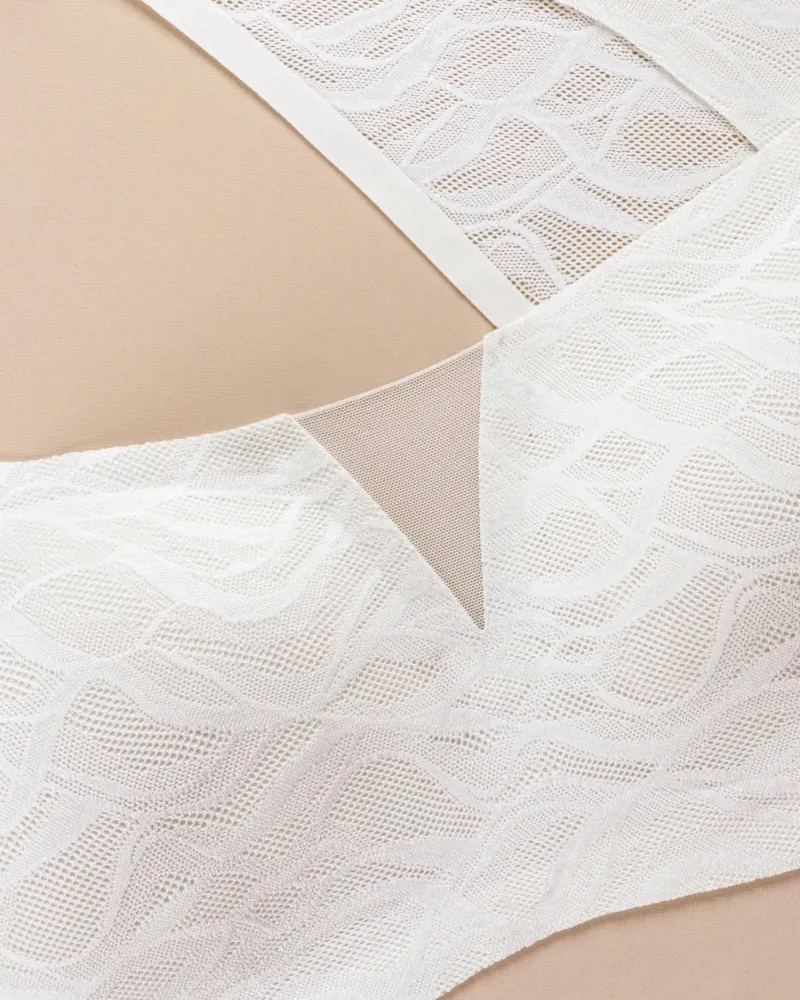 Елегантен бял сутиен без банели Lacy Skin