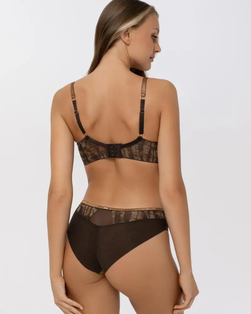 Бразилиана със средна талия Fearless