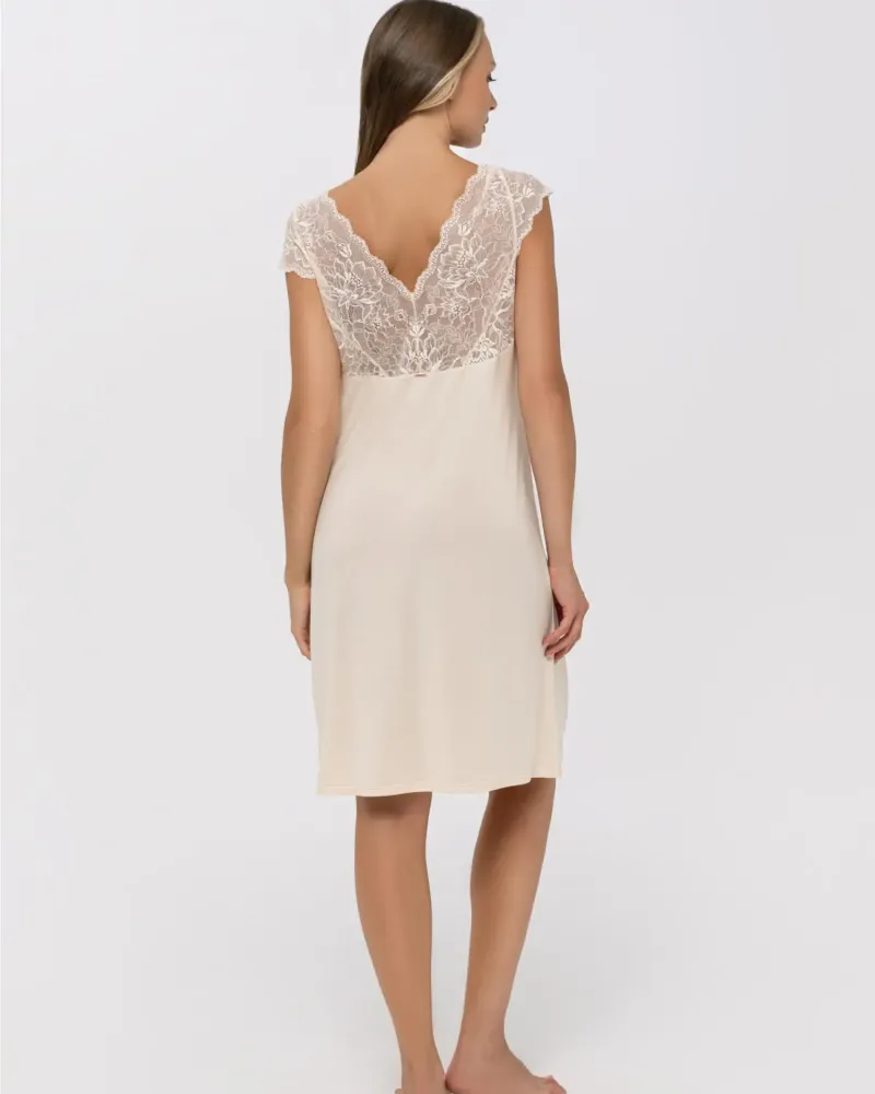 Нощница с дантела Dreamer