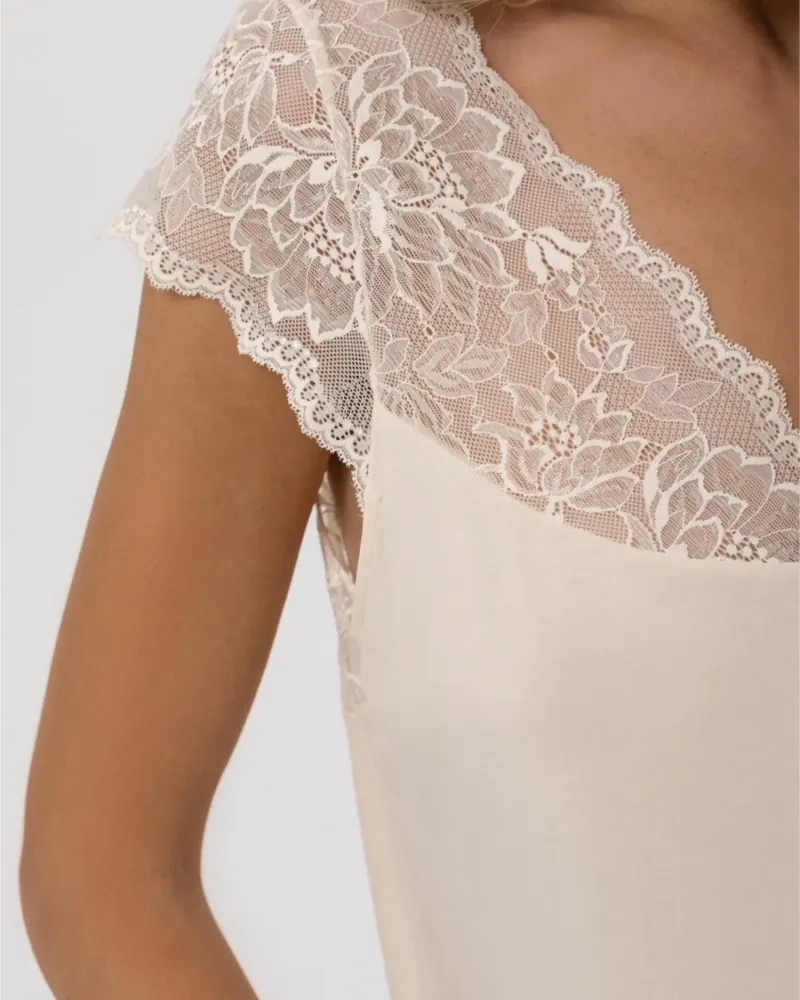 Нощница с дантела Dreamer