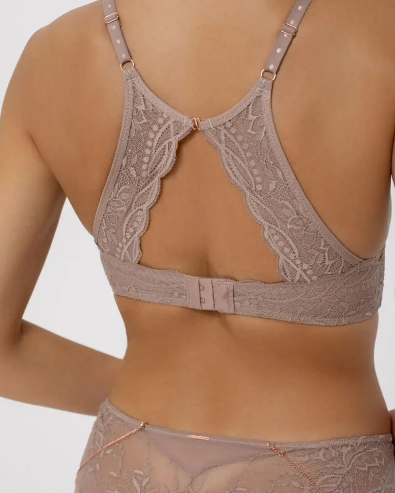 Сутиен с банели и полуподплатени чашки Charming