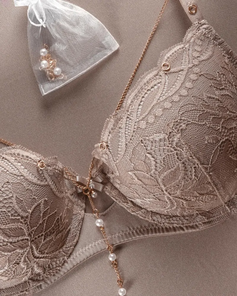 Сутиен с Push-Up ефект Charming: