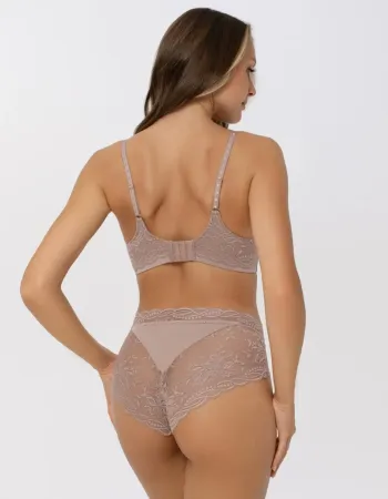 Сутиен с меки чашки и банели Charming Сутиен с меки чашки и банели Charming