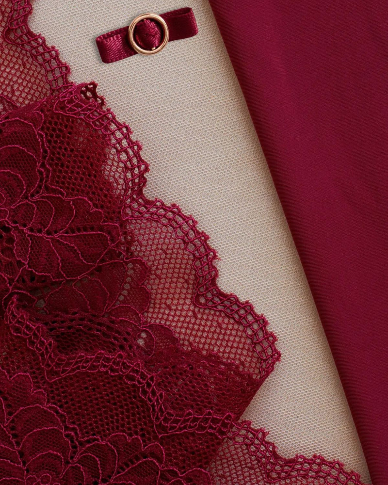 Бикини от дантела Radiant Ruby, луксозно бельо от Marc and Andre