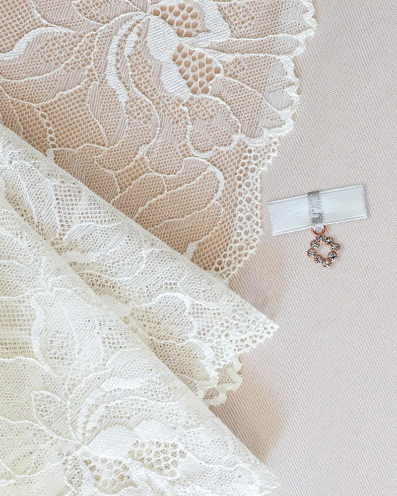 Бикини със средна талия Mystic Dahlia, луксозно бельо от Marc and Andre