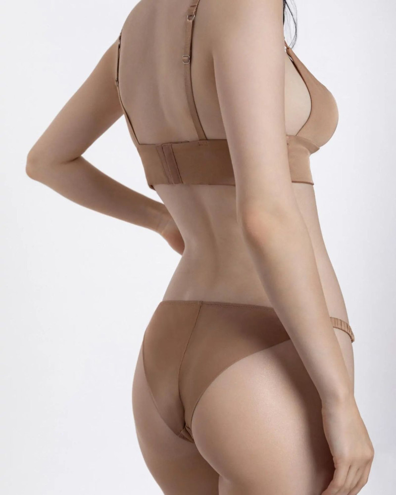 Копринен сутиен Intrigue, луксозно бельо от Marc and Andre