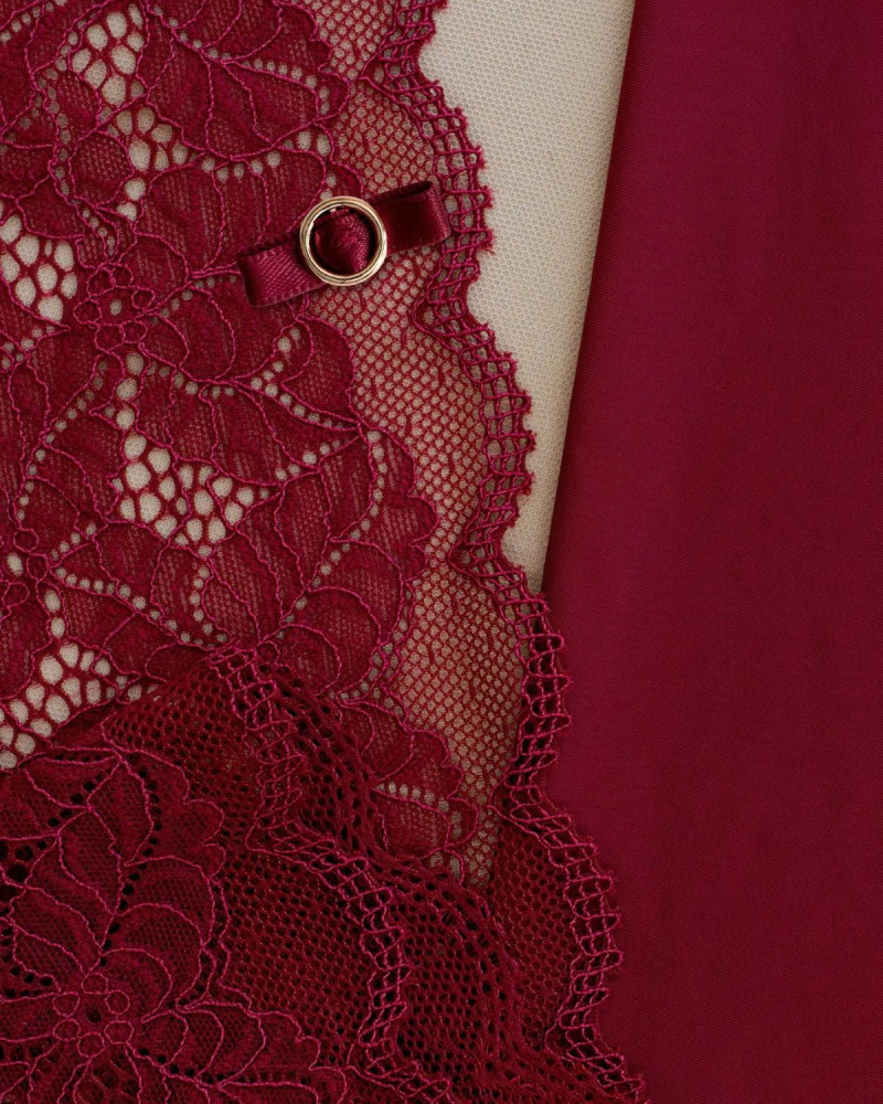 Сутиен с мека чашка и банел Radiant Ruby, луксозно бельо от Marc and Andre